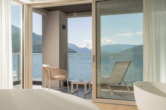 Romantic Double Room, Bathtub, Lake View