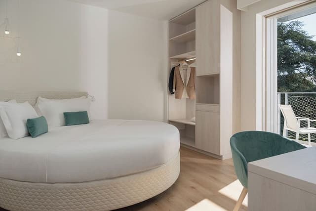 Club Double Room, Partial Lake View