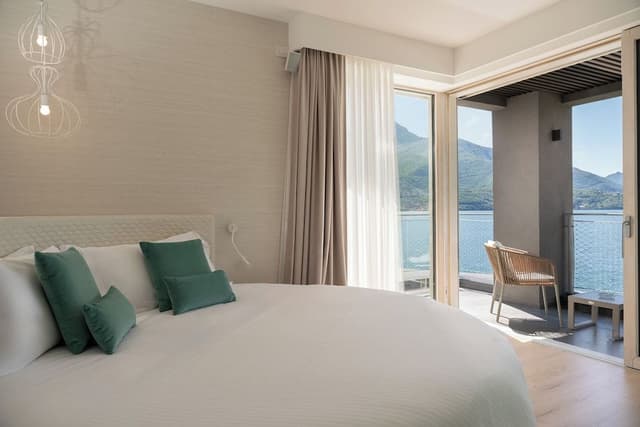 Romantic Double Room, Bathtub, Lake View