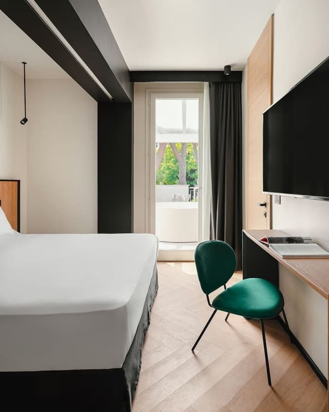 Panoramic Room