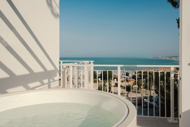 Panoramic Room