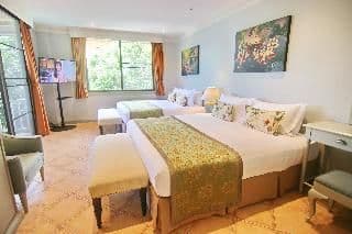 FAMILY ROOM TWO BEDS