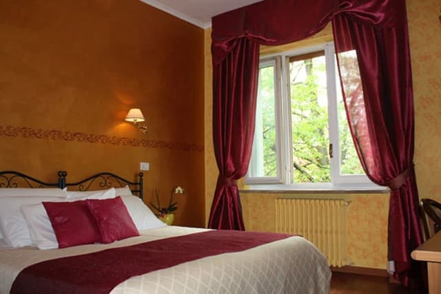 Room (Double Room Matrimoniale)