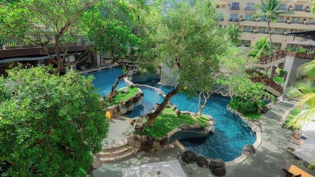 Deluxe Pool View