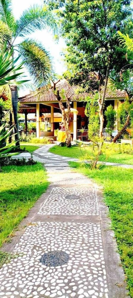 Deluxe Room, 1 King Bed, Bathtub, Pool View