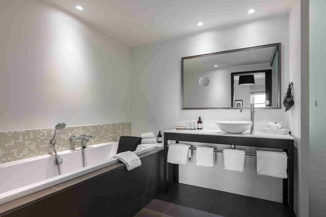 Suite, 1 King Bed with Sofa bed, Non Smoking