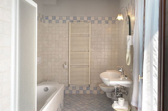Deluxe Room, 1 Queen Bed, Ensuite, Garden View