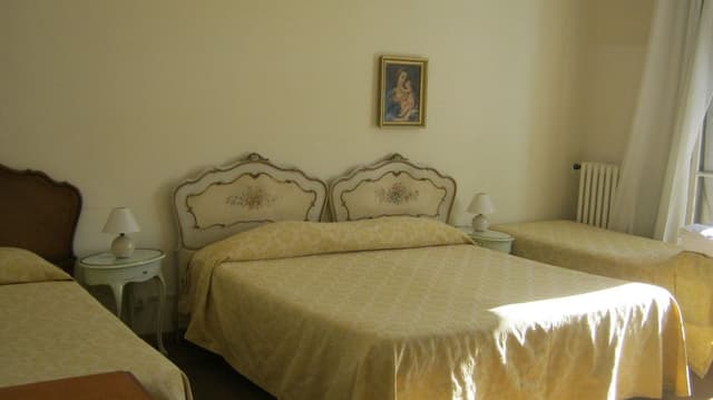 Family Room NO A/C