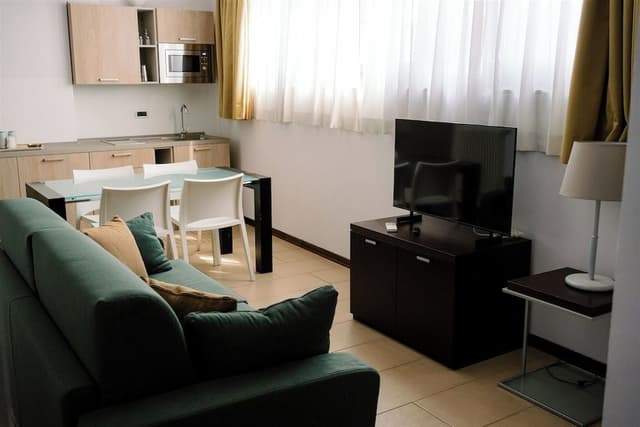 Duplex, Annex Building (3 people)