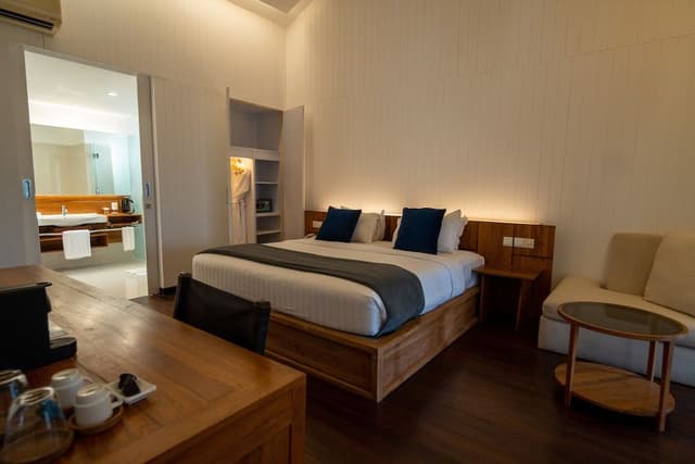 Riani Deluxe Beachfront