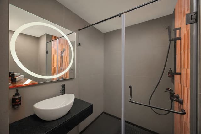 Luxe Queen Room