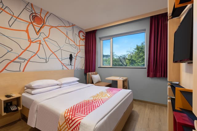 Luxe Queen Room
