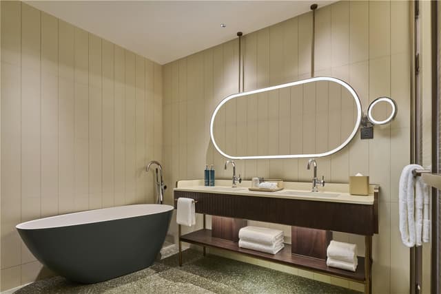 KING DELUXE SUITE
