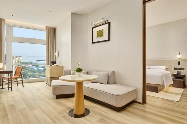 KING DELUXE SUITE