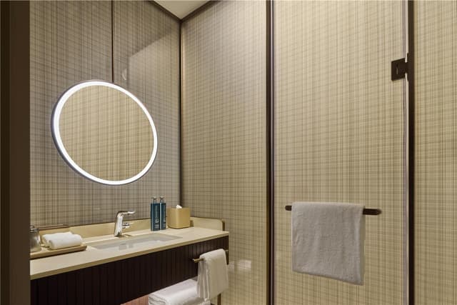 KING DELUXE ROOM