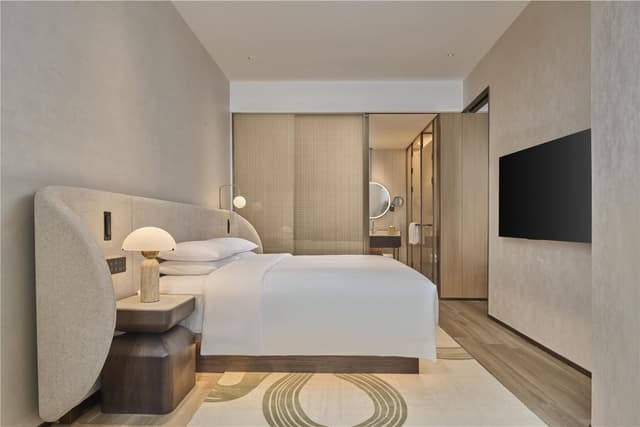 KING DELUXE SUITE