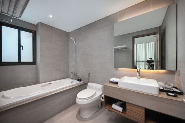 Grand Double Room, 1 King Bed, Non Smoking, Bathtub