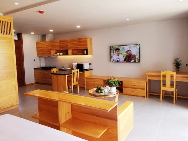 Deluxe Studio, 1 King Bed, Beach View