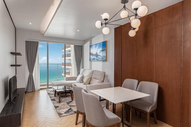 Deluxe Suite, 2 Bedrooms, Balcony, Partial Ocean View (Family)