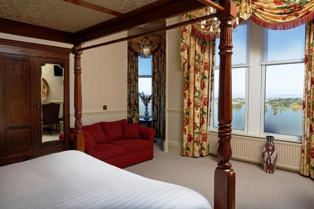 Deluxe King Room - Non-Smoking