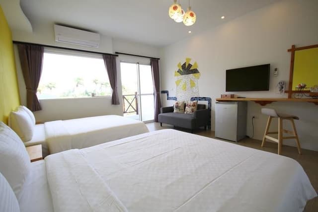 302 Quadruple Room