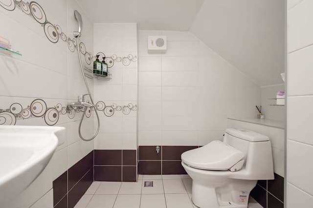 Double room with shared bathroom