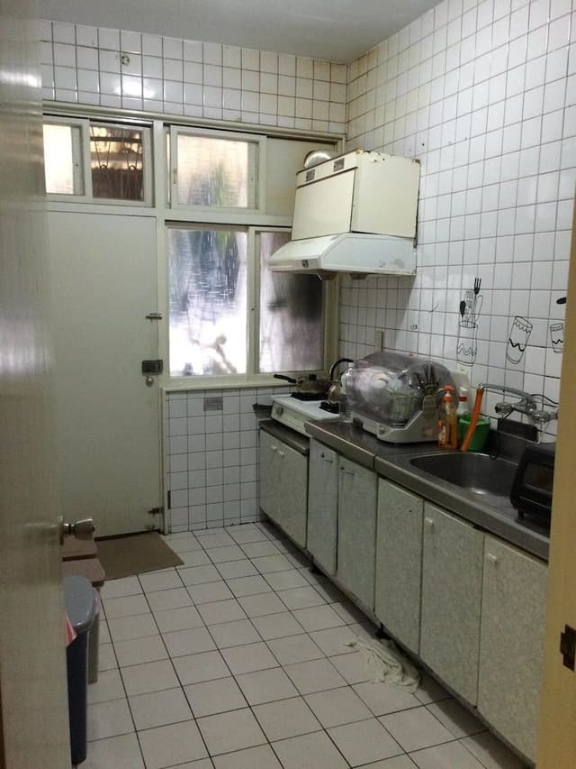 Shared Dormitory, Men only, Shared Bathroom
