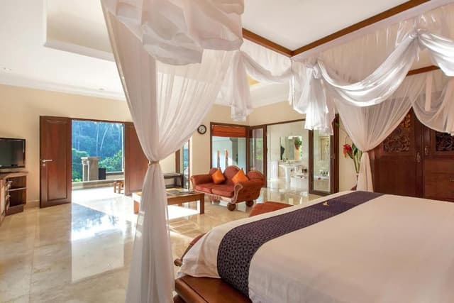 Pool Suite