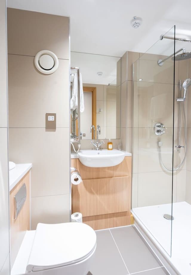Deluxe Double Room Single Use, Ensuite