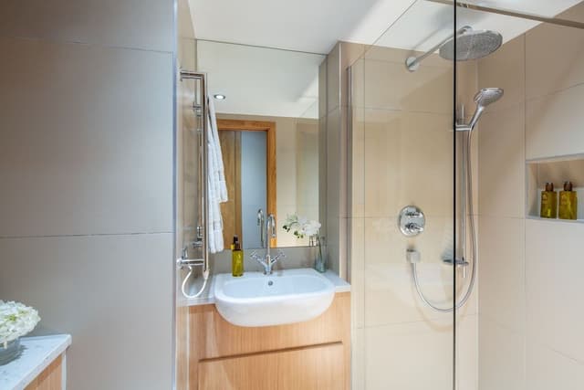 Deluxe Double Room Single Use, Ensuite