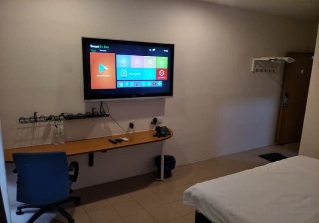 Basic Room, 1 King Bed