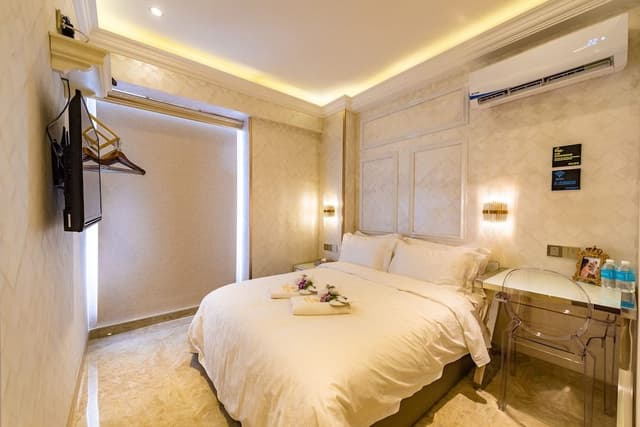 Deluxe Double Room (AC 1)