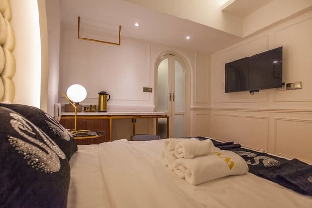 Deluxe Room, 1 Queen Bed