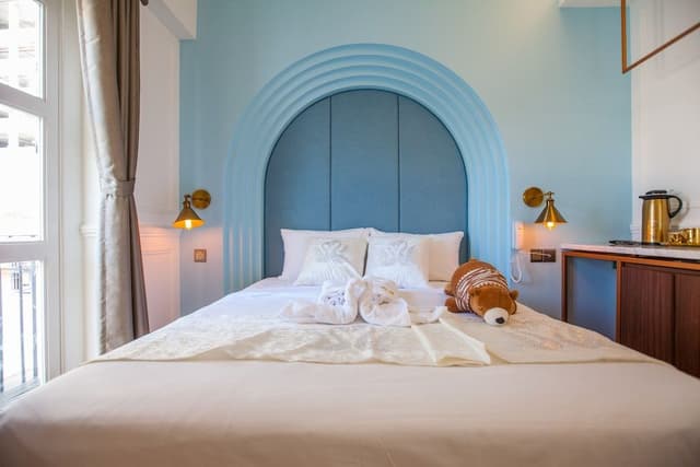 Deluxe Room, 1 Queen Bed, Balcony
