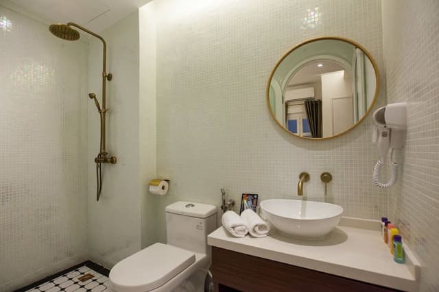 Deluxe Room, 1 Queen Bed, Balcony