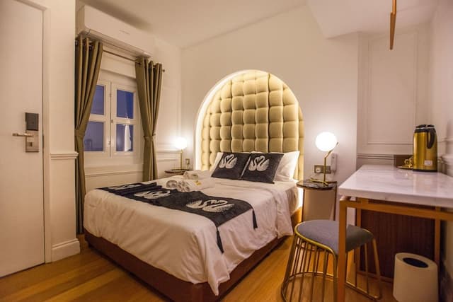 Deluxe Room, 1 Queen Bed
