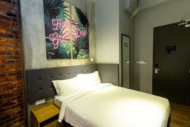 Double Room, No Windows
