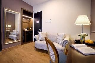 DOUBLE SUPERIOR KING BED