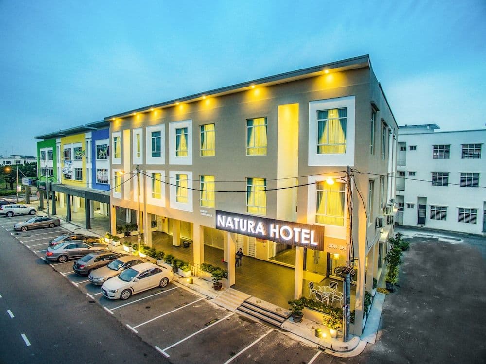 โรงแรมเนทูรา