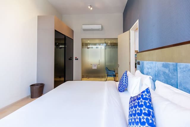 One Bedroom Standard King