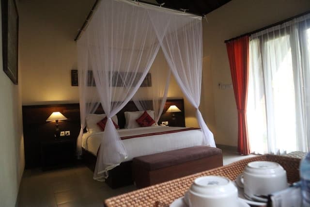 Deluxe Suite, 1 Queen Bed, Private Bathroom