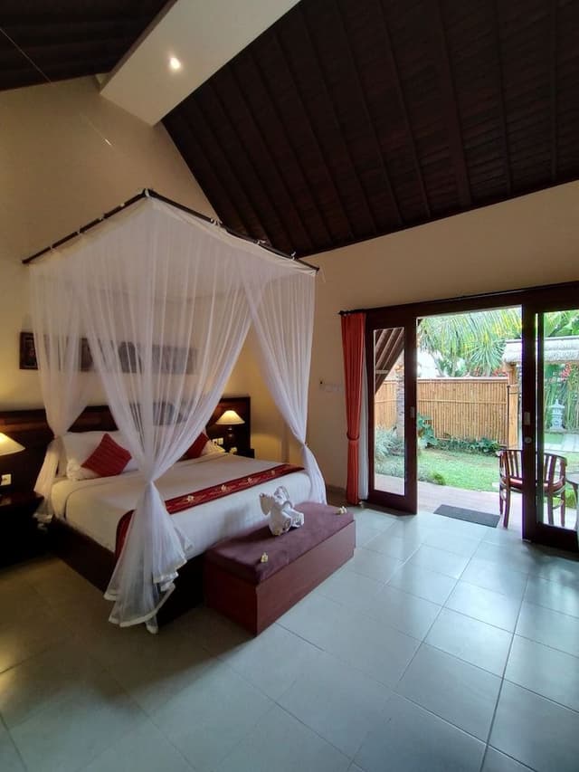 Deluxe Suite, 1 Queen Bed, Private Bathroom