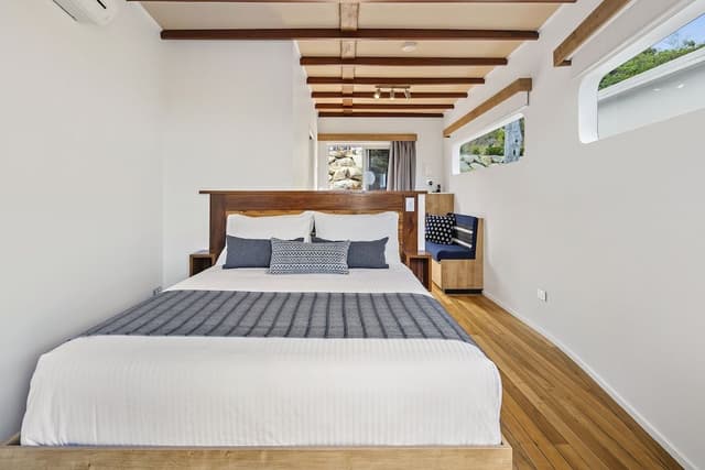 Boat Bungalow Ocean Class