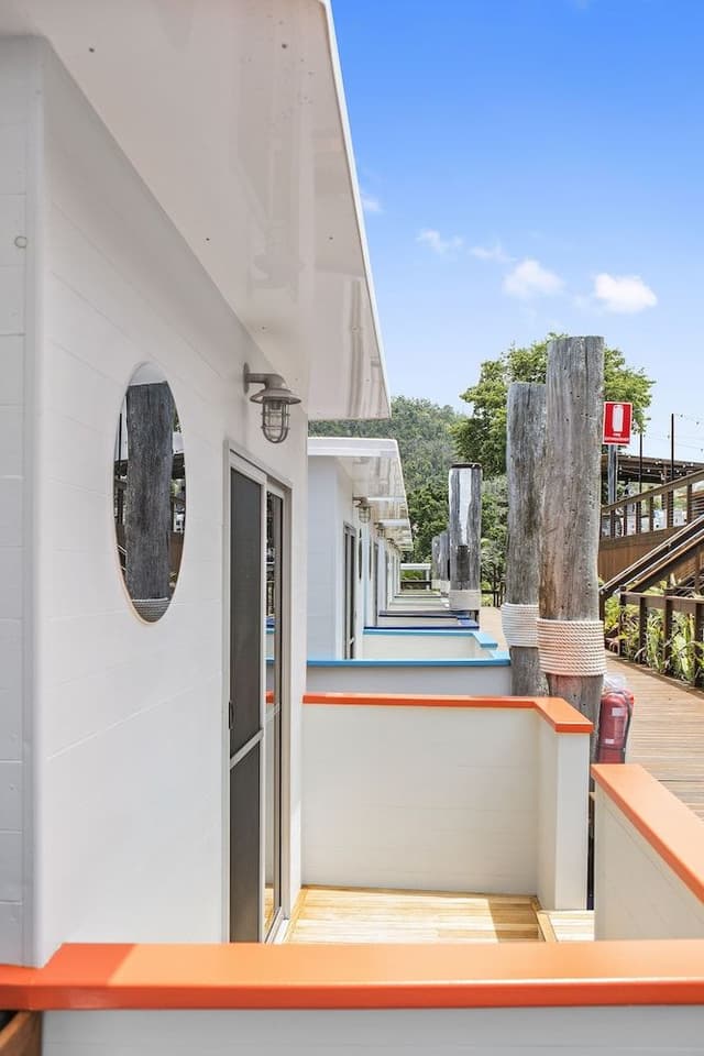 Boat Bungalow Ocean Class