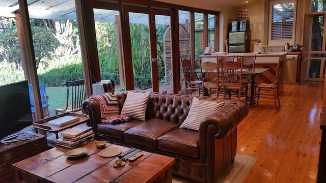 Bishop's Garden Suite - 82 Molesworth Street