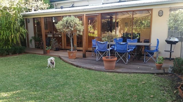 Bishop's Garden Suite - 82 Molesworth Street