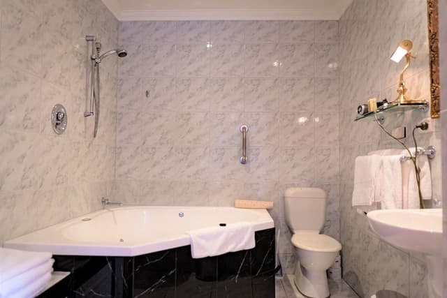 Romantic Spa Suite (Champagne) - 38a Melbourne Street