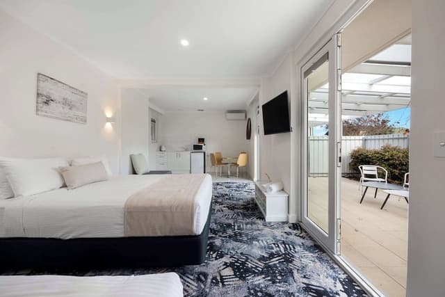 Superior Room, Multiple Beds, Kitchenette, Courtyard Area