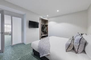 APARTMENT THREE BEDROOMS