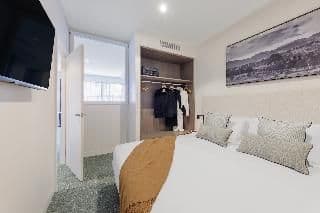 APARTMENT THREE BEDROOMS